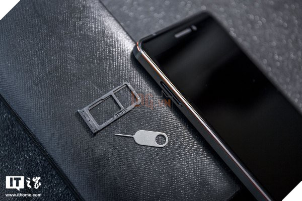 Cận cảnh Nokia 6 (2018): Vẫn giữ được chất cứng cáp của người tiền nhiệm - Ảnh 9.