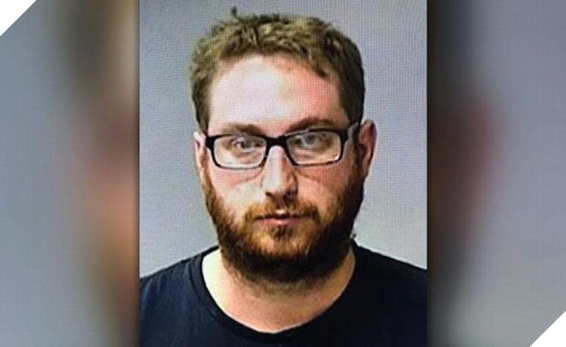 Matthew Nicholson, phạm tội giết người khi đã bắn vào đầu mẹ mình 