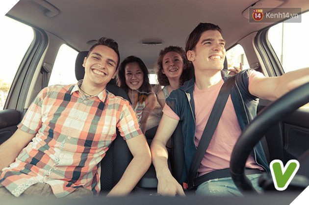  7 phép lịch sự khi ngồi trên ô tô mà bất kỳ ai cũng nên biết một chút - Ảnh 6.