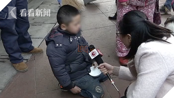 Nạp hơn 10 triệu vào game giống Liên Quân Mobile, cậu bé 6 tuổi bị phạt quỳ giữa đường