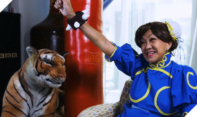 Coser "lão thành" có tâm nhất quả đất: 70 tuổi vẫn tập tạ để đóng vai Chun Li trong Street Fighter