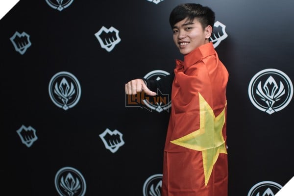 Trong lúc GAM vô đối ở VCSA Mùa Xuân 2018, người cũ Optimus lại tìm được niềm vui mới nơi Youtube