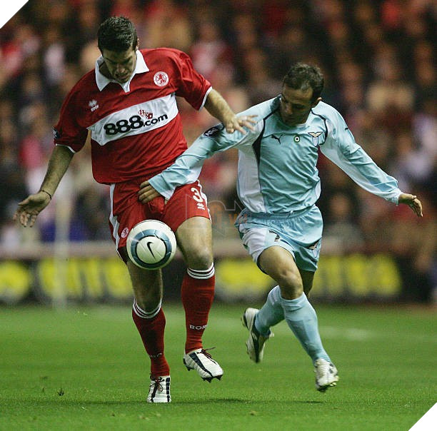 15 tai nạn bóng đá vừa thốn, vừa buồn cười ngay trên sân cỏ - Ảnh 17.