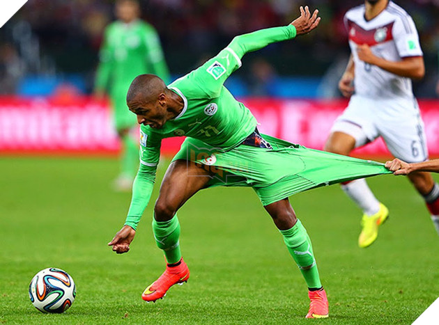 15 tai nạn bóng đá vừa thốn, vừa buồn cười ngay trên sân cỏ - Ảnh 7.