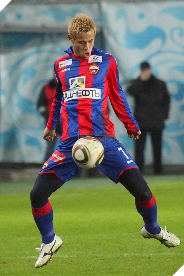 15 tai nạn bóng đá vừa thốn, vừa buồn cười ngay trên sân cỏ - Ảnh 25.