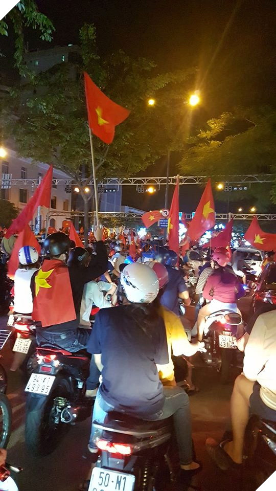 Những hình ảnh đẹp trong đợt Siêu Bão mừng U23 Việt Nam vào chung kết châu Á 19