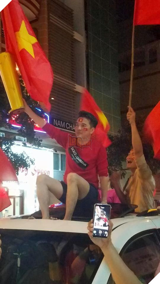 Những hình ảnh đẹp trong đợt Siêu Bão mừng U23 Việt Nam vào chung kết châu Á 10