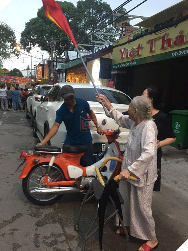 Những hình ảnh đẹp trong đợt Siêu Bão mừng U23 Việt Nam vào chung kết châu Á 18