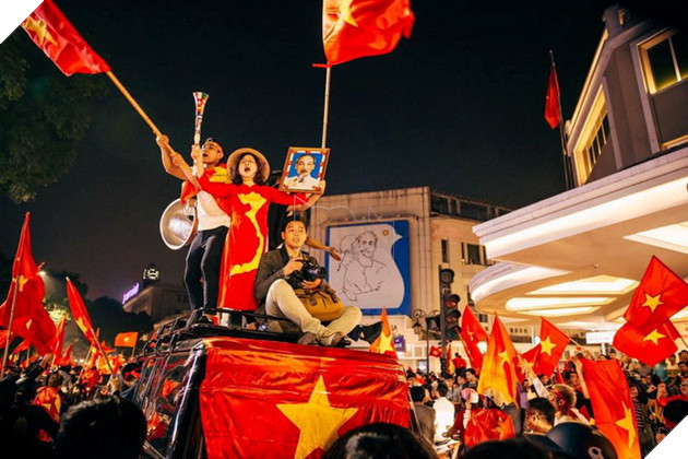 Những hình ảnh đẹp trong đợt Siêu Bão mừng U23 Việt Nam vào chung kết châu Á 4