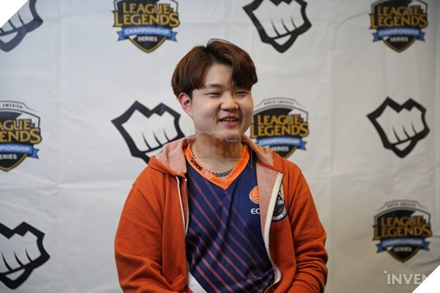 Huni ca ngợi HLV cũ Kkoma sau khi thi đấu như lên đồng tại Bắc Mỹ