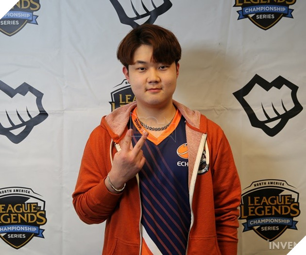 Huni ca ngợi HLV cũ Kkoma sau khi thi đấu như lên đồng tại Bắc Mỹ 2