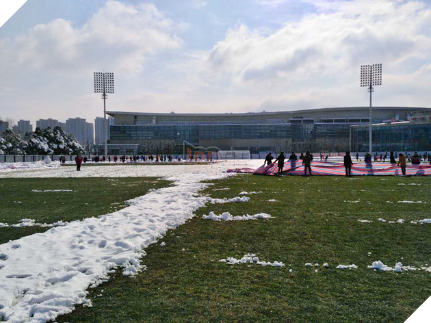 Fan nước ngoài tới Thường Châu xem đội U23 Việt Nam đá chung kết: Mong trận đấu không bị hoãn vì tôi đổi cả chuyến bay - Ảnh 2.