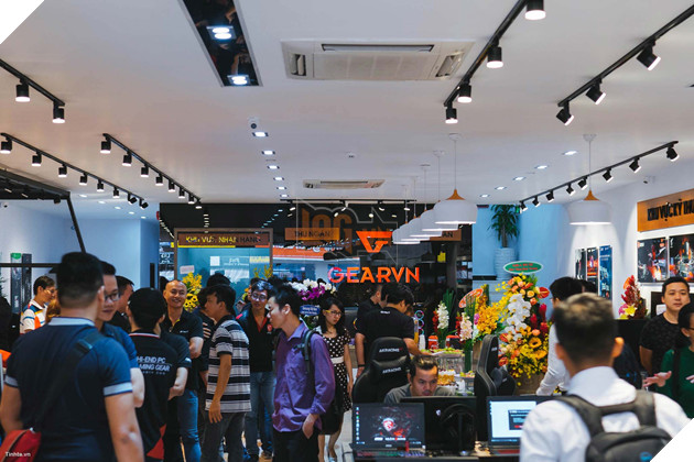 Việt Nam chính thức có "siêu thị" dành riêng cho game thủ, vào chơi thử chán chê rồi mới chọn mua