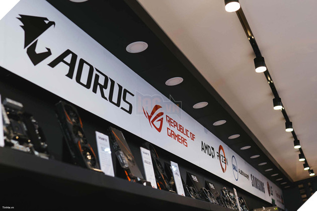 Việt Nam chính thức có "siêu thị" dành riêng cho game thủ, vào chơi thử chán chê rồi mới chọn mua