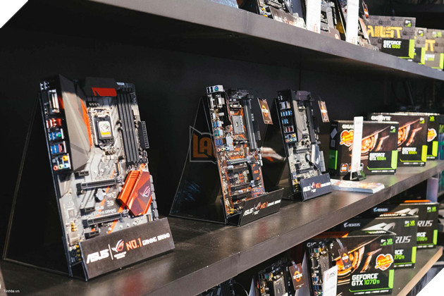 Việt Nam chính thức có "siêu thị" dành riêng cho game thủ, vào chơi thử chán chê rồi mới chọn mua