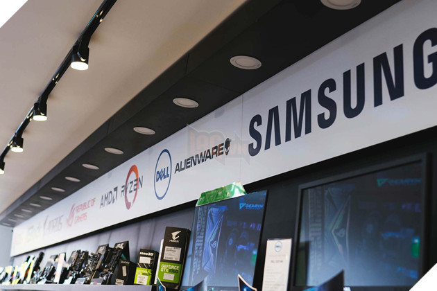 Việt Nam chính thức có "siêu thị" dành riêng cho game thủ, vào chơi thử chán chê rồi mới chọn mua