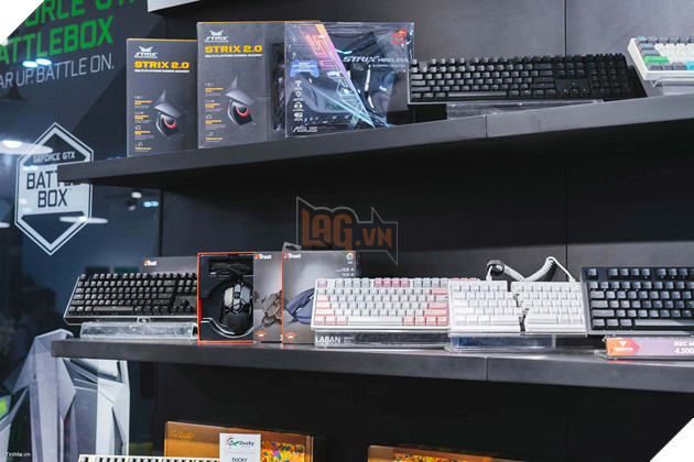 Việt Nam chính thức có "siêu thị" dành riêng cho game thủ, vào chơi thử chán chê rồi mới chọn mua