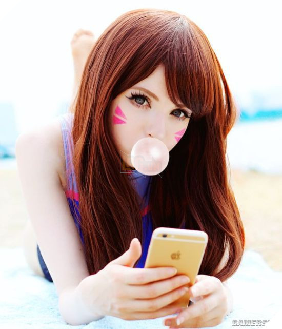 Nóng mắt với cosplay D.Va chân thon cực gợi cảm trong Overwatch