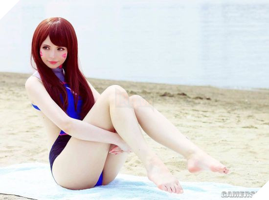 Nóng mắt với cosplay D.Va chân thon cực gợi cảm trong Overwatch