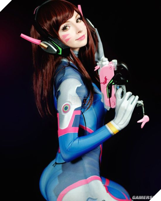 Nóng mắt với cosplay D.Va chân thon cực gợi cảm trong Overwatch