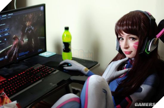 Nóng mắt với cosplay D.Va chân thon cực gợi cảm trong Overwatch