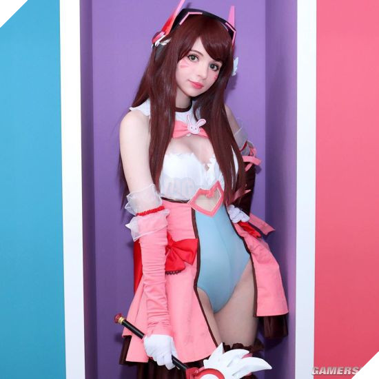Nóng mắt với cosplay D.Va chân thon cực gợi cảm trong Overwatch