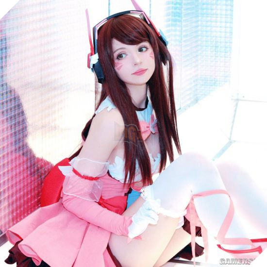 Nóng mắt với cosplay D.Va chân thon cực gợi cảm trong Overwatch