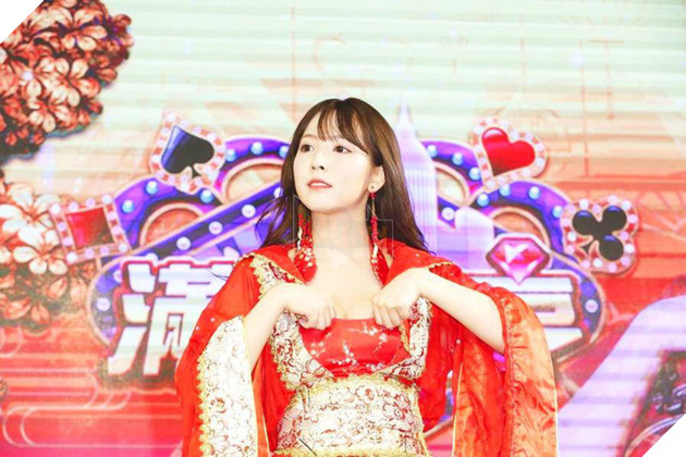 Sao phim người lớn Yua Mikami gây náo loạn tại triển lãm game tại Đài Loan, Trung Quốc