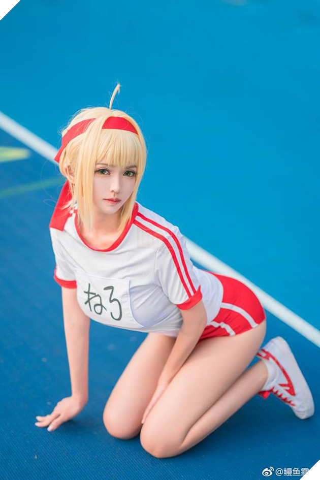 Mãn nhãn với cosplay nàng Saber siêu gợi cảm trong bộ đồng phục thể dục