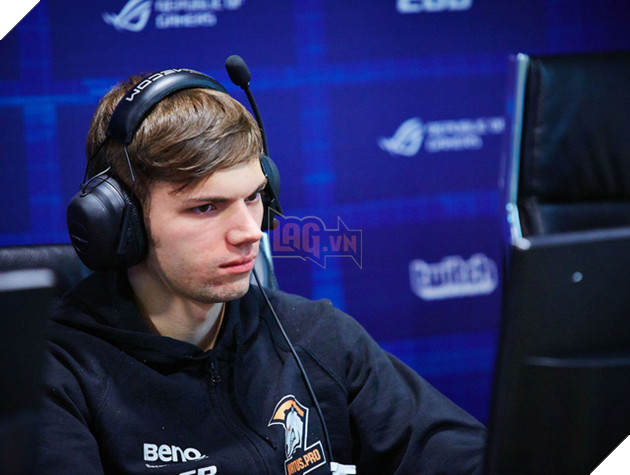 
Lil là điển hình của câu nói trước bước không qua.
