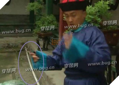 Phát lại sau 20 năm, Hoàn Châu cách cách bị khán giả soi ra nhiều sạn phim gây cười - Ảnh 2.