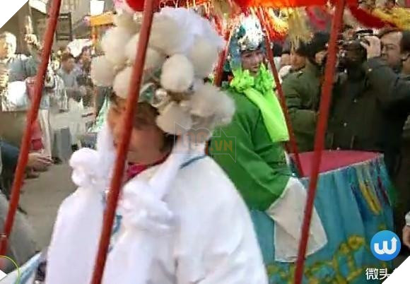 Phát lại sau 20 năm, Hoàn Châu cách cách bị khán giả soi ra nhiều sạn phim gây cười - Ảnh 3.