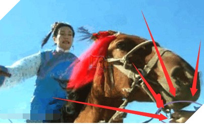 Phát lại sau 20 năm, Hoàn Châu cách cách bị khán giả soi ra nhiều sạn phim gây cười - Ảnh 7.