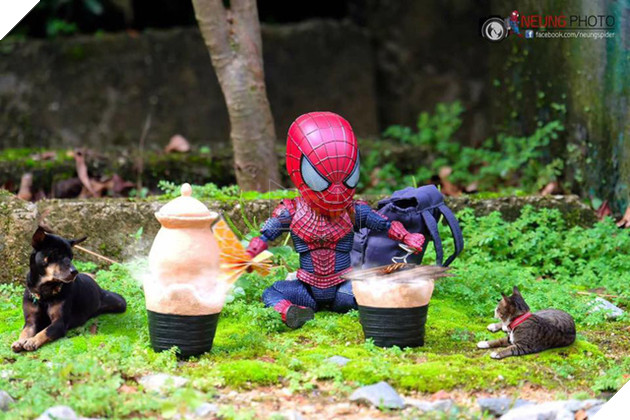 Hài hước cảnh Spider-Man đánh vật với thú cưng của mình