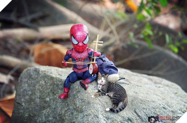 Hài hước cảnh Spider-Man đánh vật với thú cưng của mình