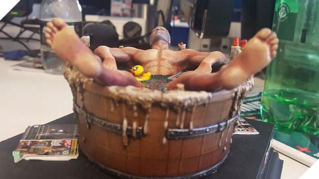 Ngã ngửa với tượng game dị nhất trần đời: Nhân vật đang... tắm trong chậu