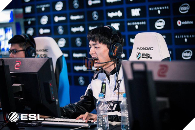 
LaNm xứng đáng với câu “gừng càng già càng cay”.
