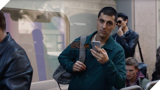 2 lần Samsung liên tục xỏ xiên Apple iPhone X một cách thâm thúy và ẩn ý khi ra mắt Galaxy S9 - Ảnh 1.