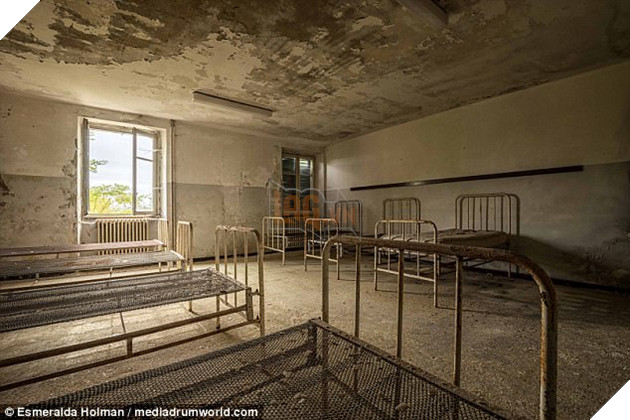 Những hình ảnh không khác phim kinh dị được chụp tại 1 nhà trẻ bị bỏ hoang 10