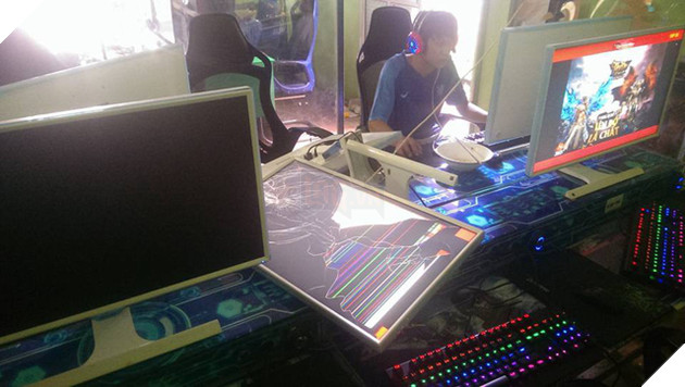 Nổi điên vì con đi chơi điện tử, bà mẹ xông thẳng vào quán net đập phá