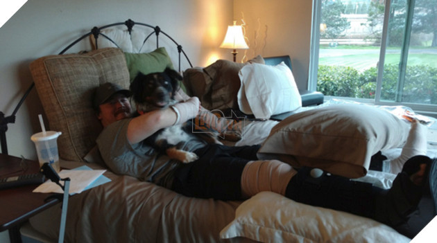 Cắm mặt chơi PUBG cả ngày, thanh niên bị bạn gái đâm bằng đao Nhật, suýt nữa mất mạng 