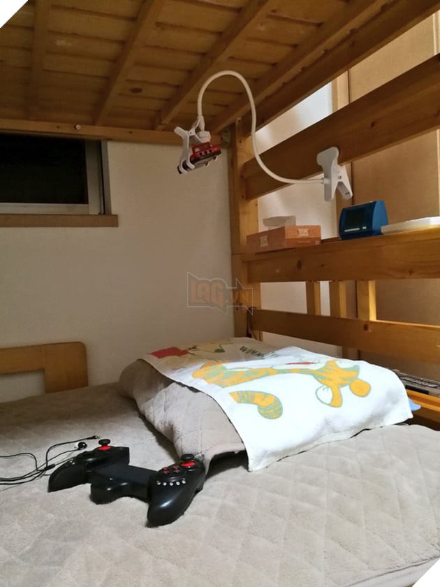 Ngồi chơi thôi cũng mệt, game thủ Nhật Bản khoe cách vừa nằm vừa chơi Nintendo Switch mà không bị rơi vào mặt