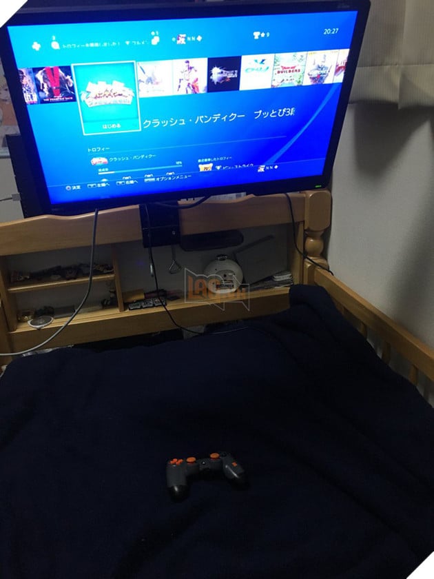 Ngồi chơi thôi cũng mệt, game thủ Nhật Bản khoe cách vừa nằm vừa chơi Nintendo Switch mà không bị rơi vào mặt