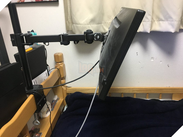 Ngồi chơi thôi cũng mệt, game thủ Nhật Bản khoe cách vừa nằm vừa chơi Nintendo Switch mà không bị rơi vào mặt