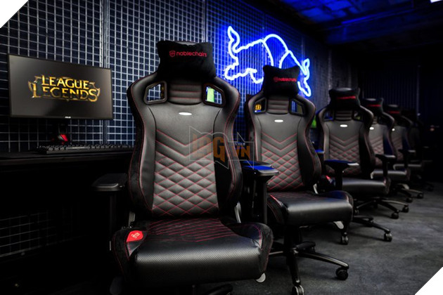 Trang bị toàn hàng khủng tiền tỷ, gọi đây là phòng chơi game xịn nhất quả đất chắc chắn không phải "chém gió"