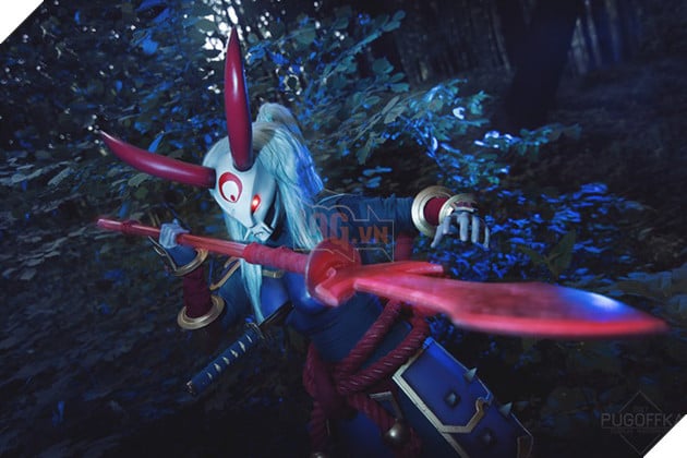 Cosplay Kalista chuẩn đến từng "centimet" trong Liên Minh Huyền Thoại