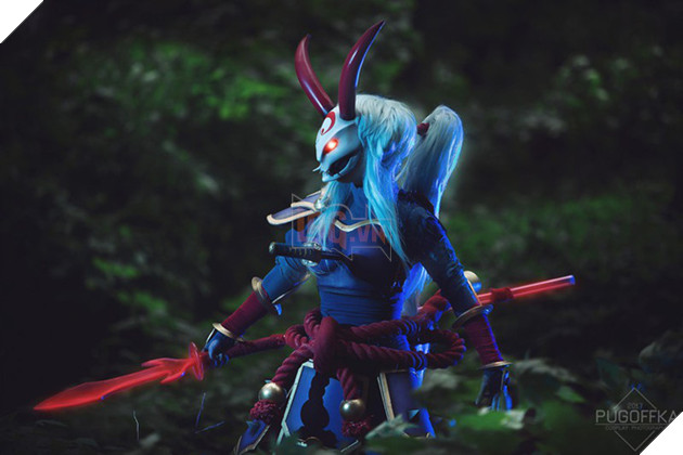 Cosplay Kalista chuẩn đến từng "centimet" trong Liên Minh Huyền Thoại