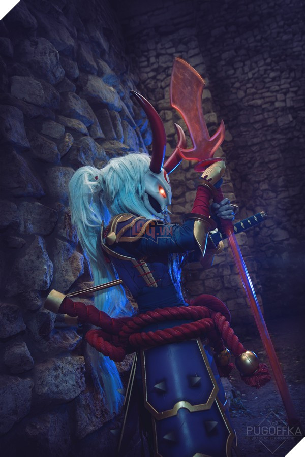 Cosplay Kalista chuẩn đến từng "centimet" trong Liên Minh Huyền Thoại