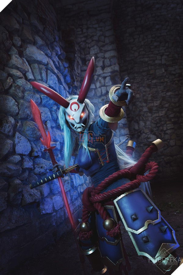 Cosplay Kalista chuẩn đến từng "centimet" trong Liên Minh Huyền Thoại
