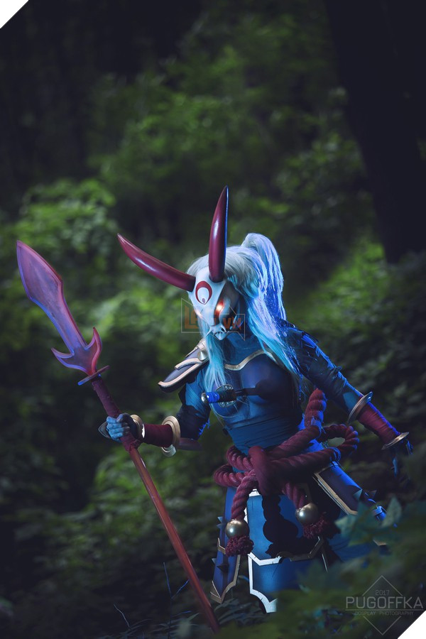 Cosplay Kalista chuẩn đến từng "centimet" trong Liên Minh Huyền Thoại